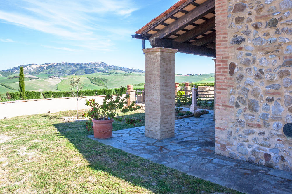 Lovely 1 BDR apartment with panoramic swimming pool and garden, Volterra, Tuscany