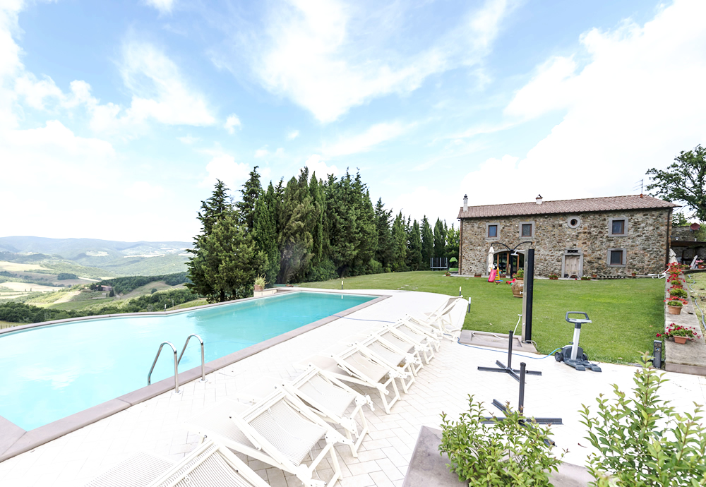 Stunning farmhouse with swimming pool and wine farm near Lajatico, Tuscany Coast