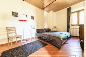 Charming 2 BDR apartment in restored farmhouse with swimming pool, Volterra, Tuscany