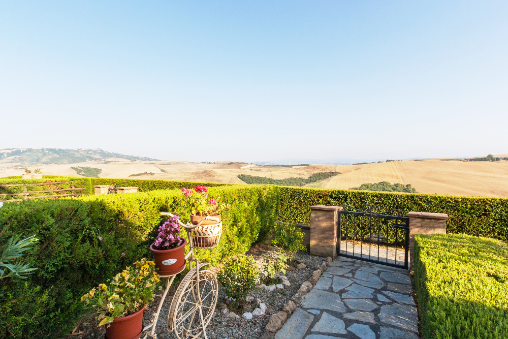 Lovely 2 BDR apartment in farmhouse with swimming pool near Volterra, Pisa, Tuscany