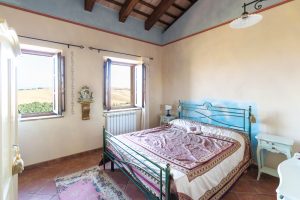Lovely 2 BDR apartment in farmhouse with swimming pool near Volterra, Pisa, Tuscany