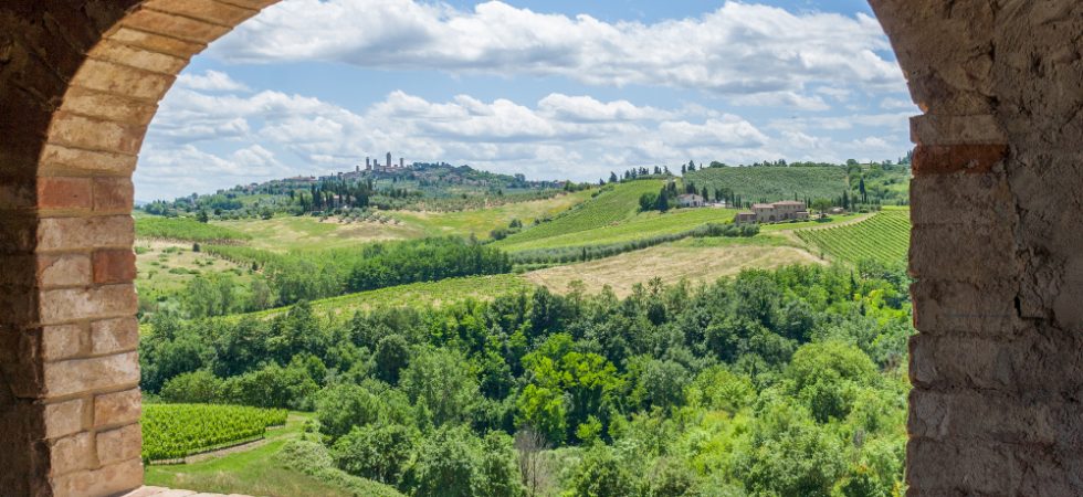 Lovely panoramic 2 BDR apartment in restored farmhouse, San Gimignano, Tuscany