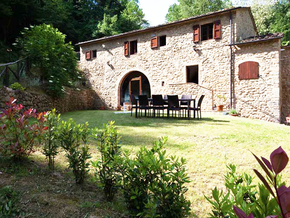 Beautifully restored farmhouse with landscaped garden and swimming pool, Volterra, Tuscany