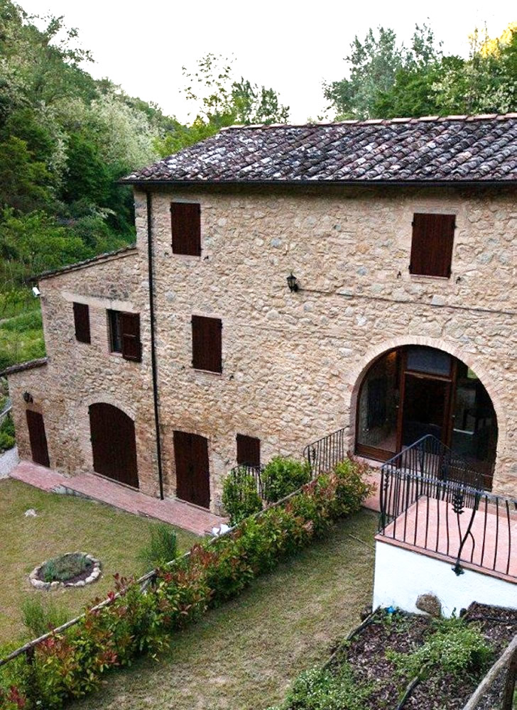 For sale beautifully restored farmhouse with landscaped garden and swimming pool, Volterra, Tuscany