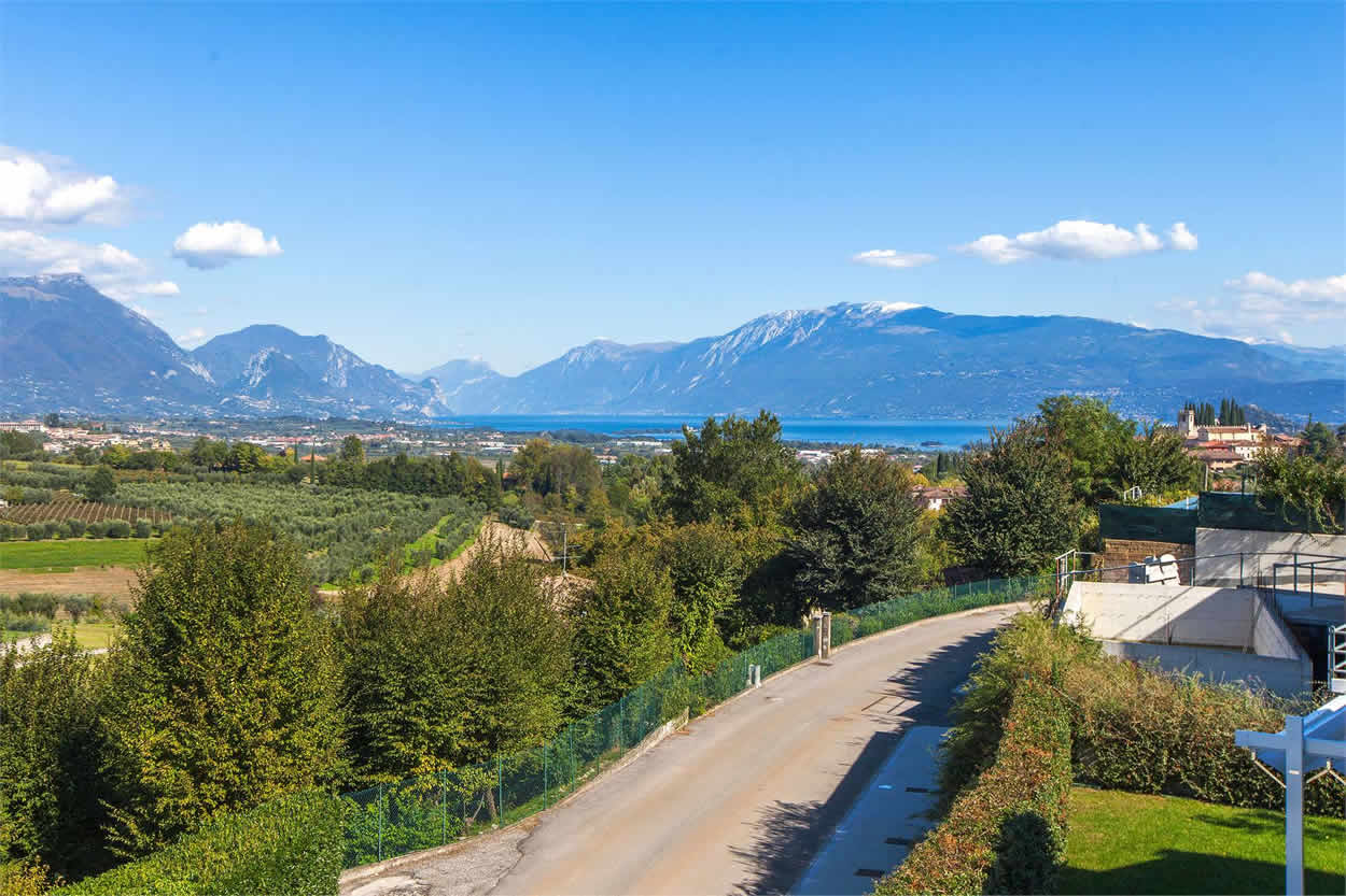 Stunning 5 BDR Villa with swimming pool and lake views, Soiano, Lake Garda