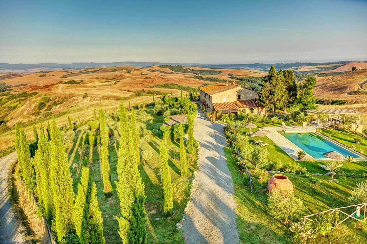 Stunning Tuscan farmhouse in idyllic setting, private panoramic pool, Florence, Tuscany