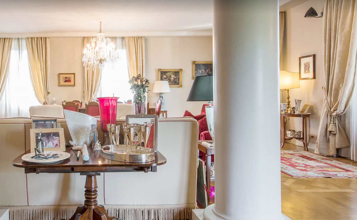 Luxurious and Historical 5 BDR Apartment, Florence, Tuscany