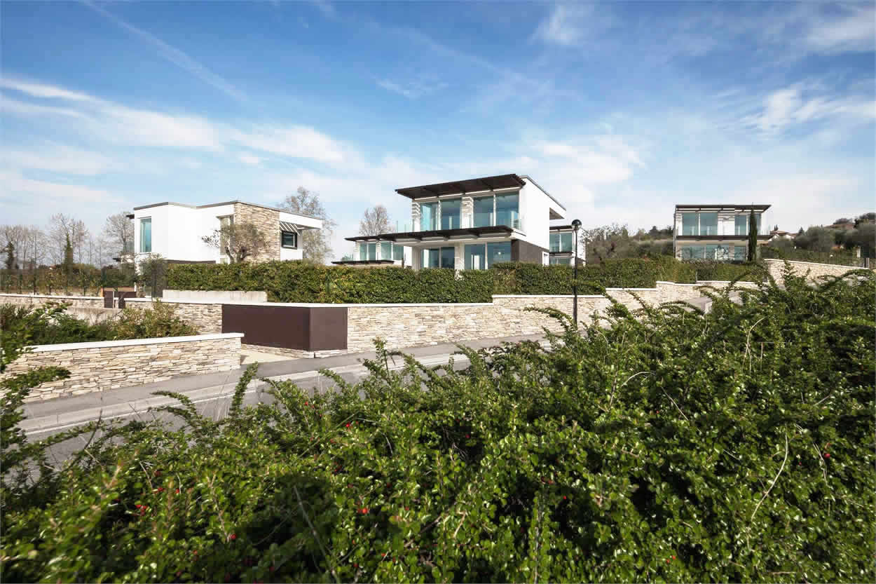 Stunning modern villa with private swimming pool in Manerba, Lake Garda