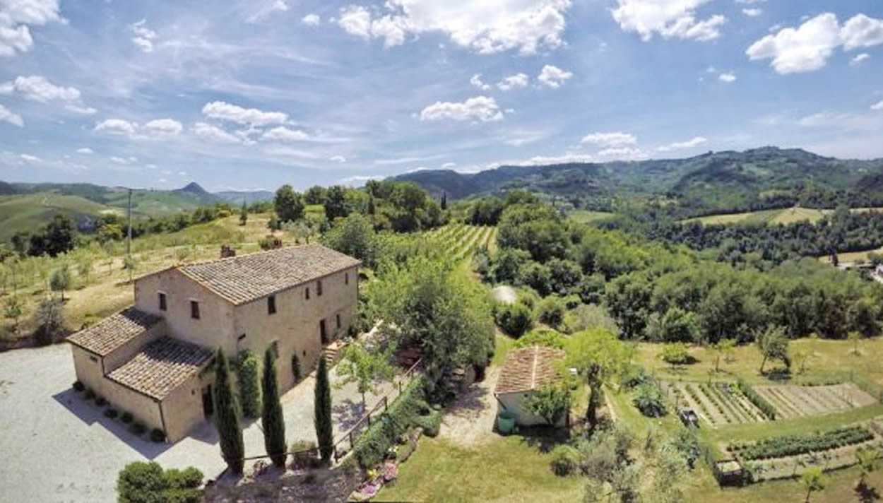 Renovated Farmhouse with 5 BDR, panoramic views & private pool, Volterra, Tuscany