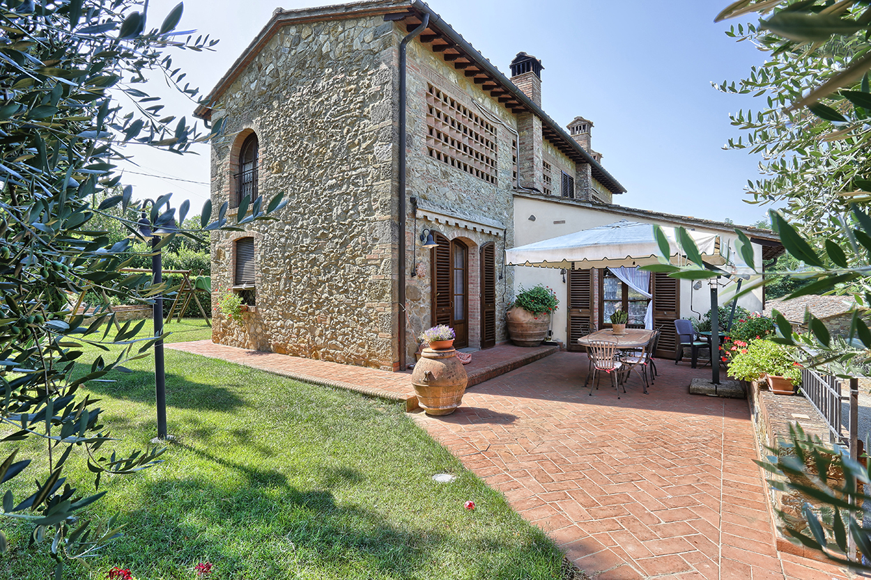 Beautifully renovated farmhouse with stunning views, San Gimignano, Siena, Tuscany