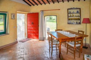 Authentically restored semi-detached Tuscan farmhouse with vineyard, Siena, Tuscany