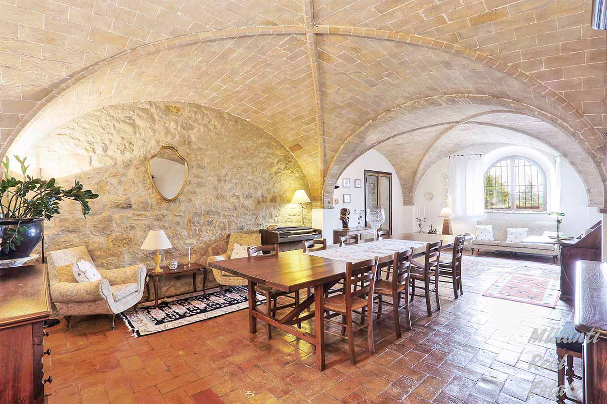Stunning farmhouse with panoramic swimming pool in the Volterra Hills