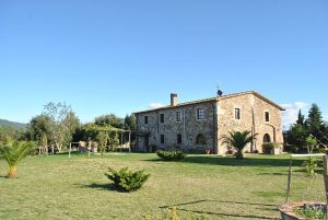 Typical Tuscan farmhouse completely renovated, country views, minutes from the seas side of Castiglioncello, Tuscany