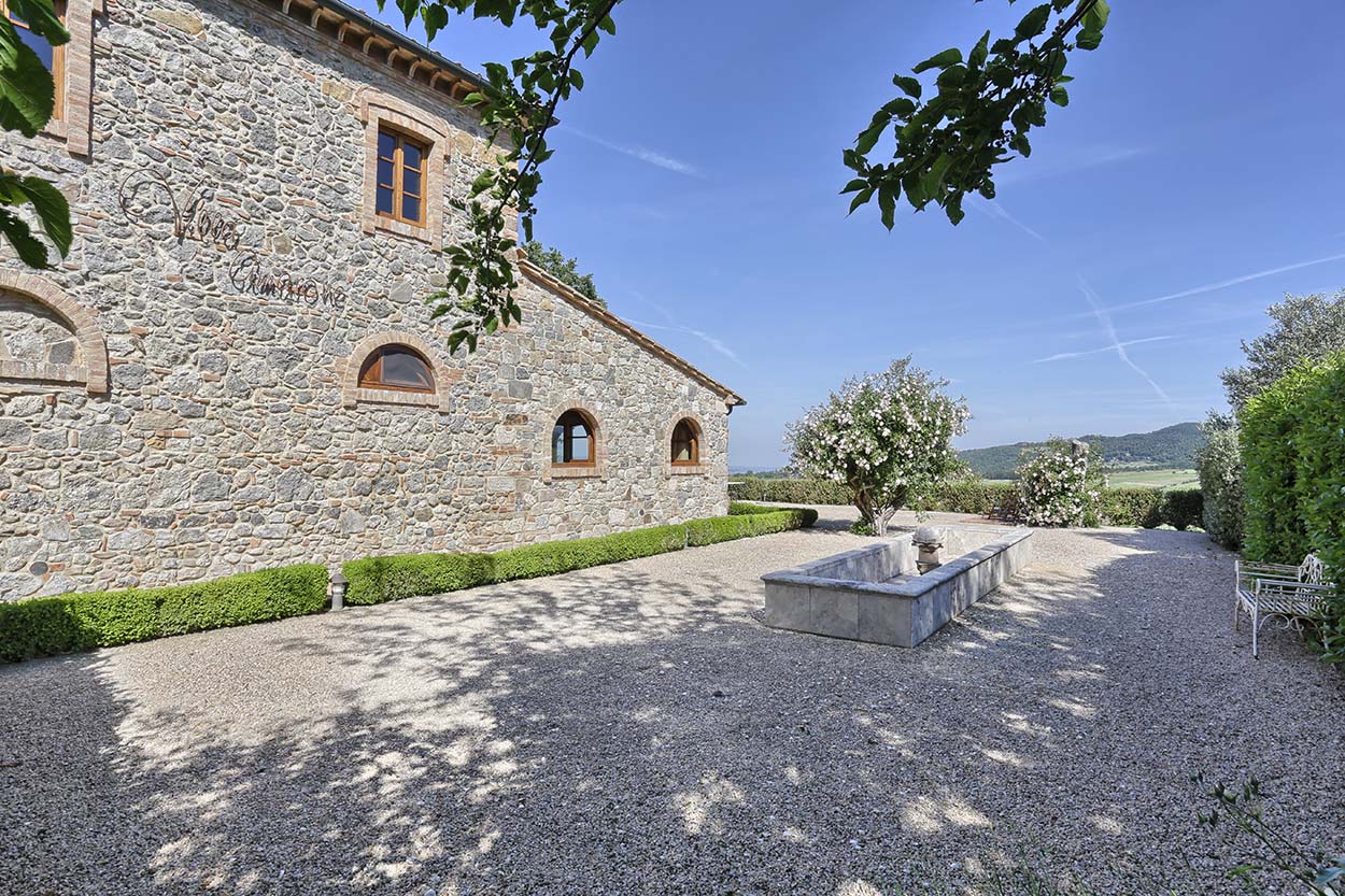 Prestigious 4 bedroom semidetached farmhouse with infinity pool, Volterra, Pisa, Tuscany