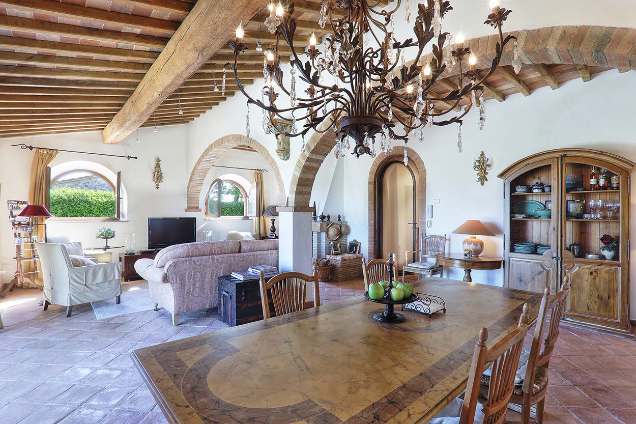 Prestigious 4 bedroom semidetached farmhouse with infinity pool, Volterra, Pisa, Tuscany