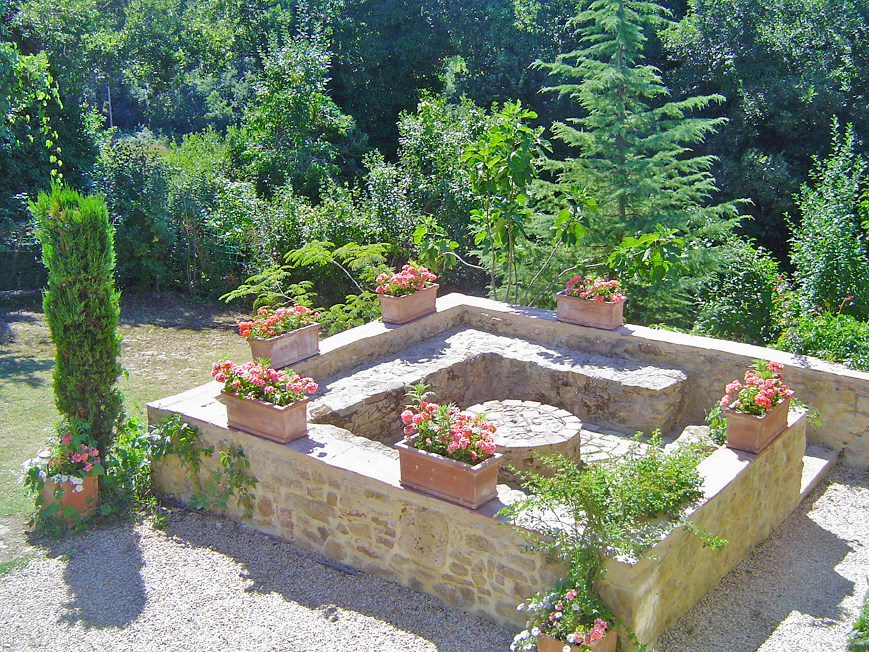 Fairy-tale farmhouse 5 BDR completely renovated with garden and swimming pool, Montecastelli Pisano, Pisa, Tuscany.