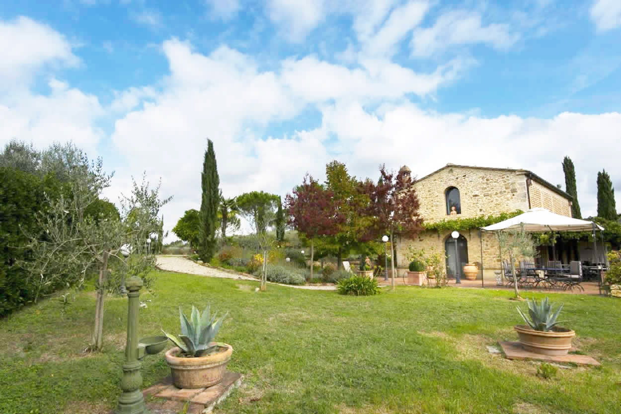 4 BDR restored farmhouse with garden and views, Volterra, Tuscany