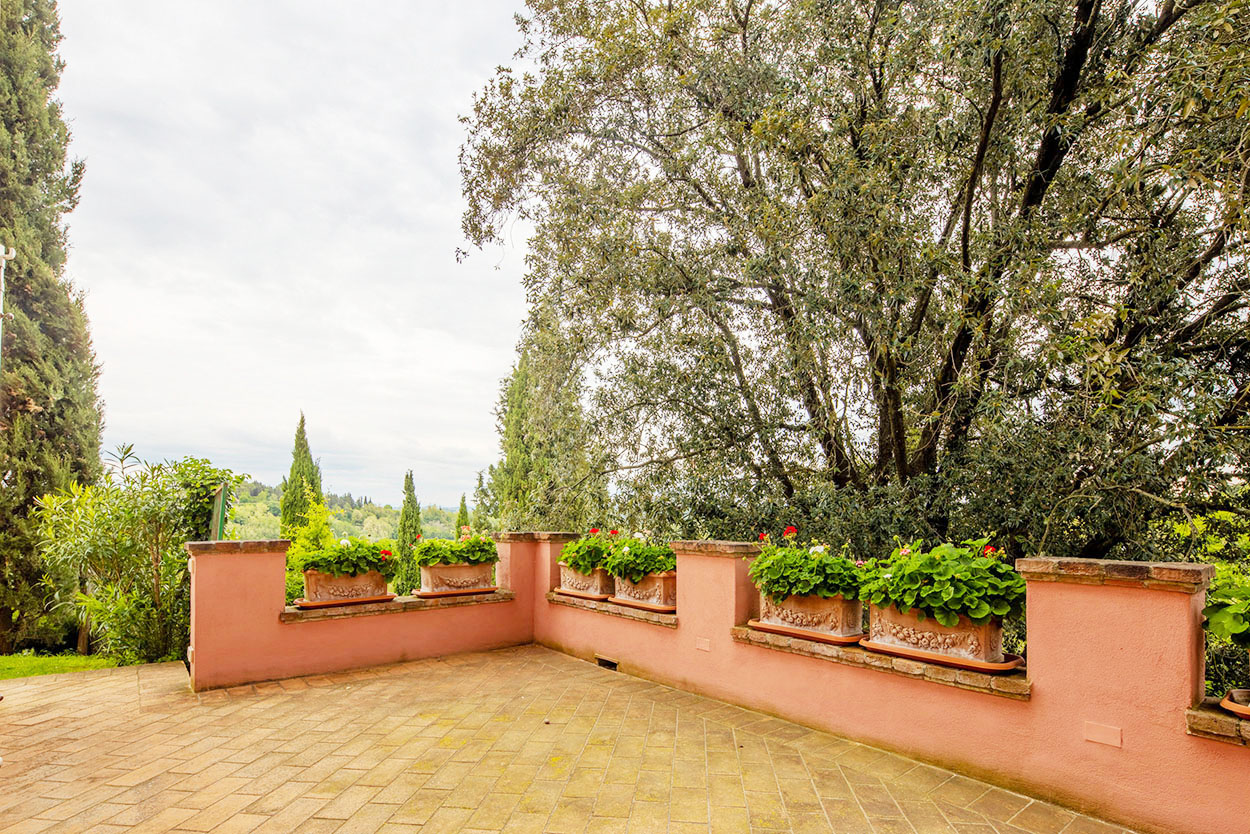 harming 4 BDR spacious villa with generous gardens and panoramic views in Lari, Pisa, Tuscany