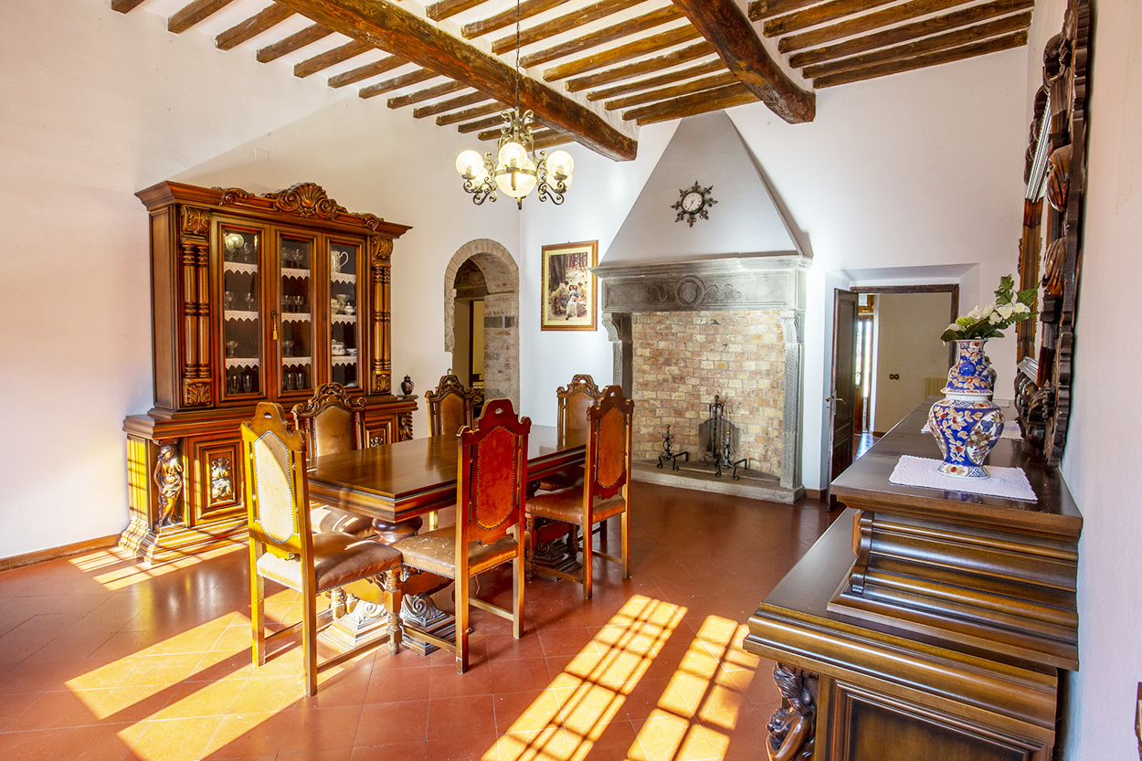 Historical 6 BDR villa immersed in Tuscan countryside with beautiful views, Pisa, Tuscany