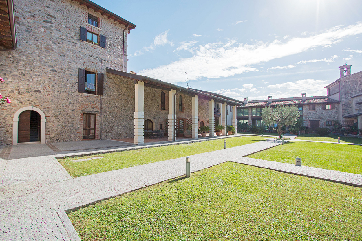 2 BDR apartment beautifully renovated in ancient monastery, Salo, Lake Garda