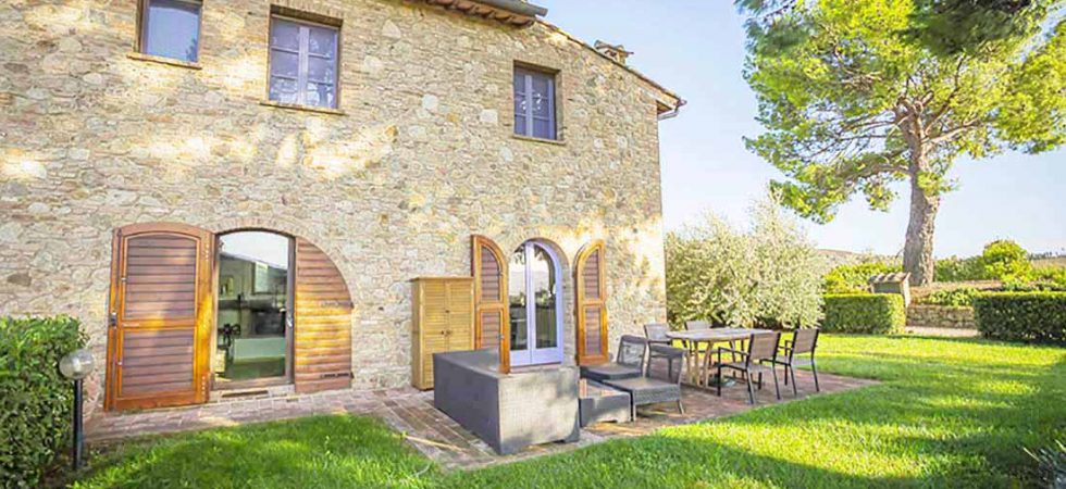 Beautiful apartment in hamlet, private garden, panoramic swimming pool Volterra, Pisa, Tuscany
