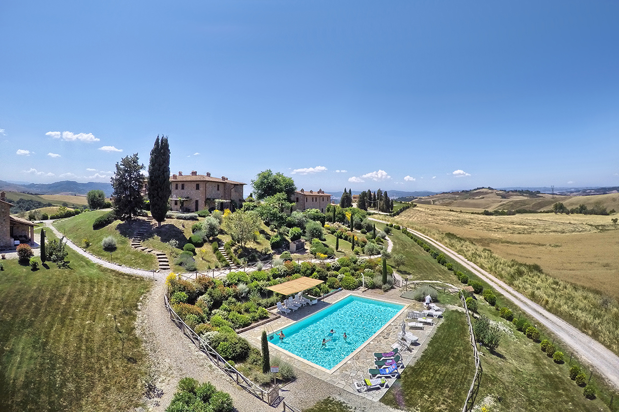 Stunning 2 BDR, shared panoramic swimming pool, Gambassi Terme, Florence, Tuscany