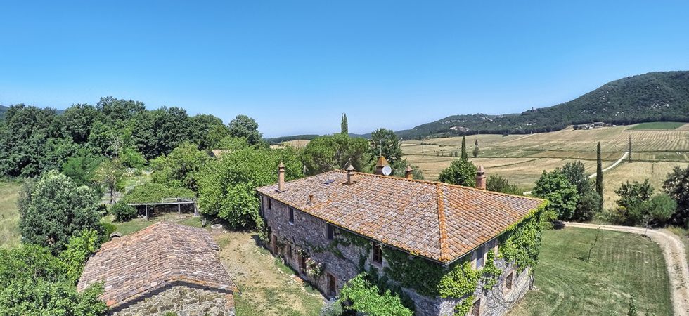 Charming farmhouse with private land and panoramic views, Sovicille, Siena, Tuscany.