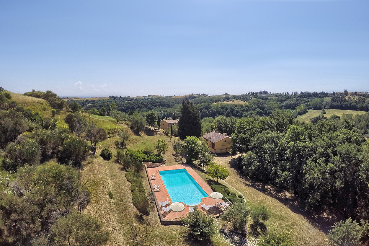Lovely restored farmhouse with garden and panoramic swimming pool, Montaione, Florence, Tuscany