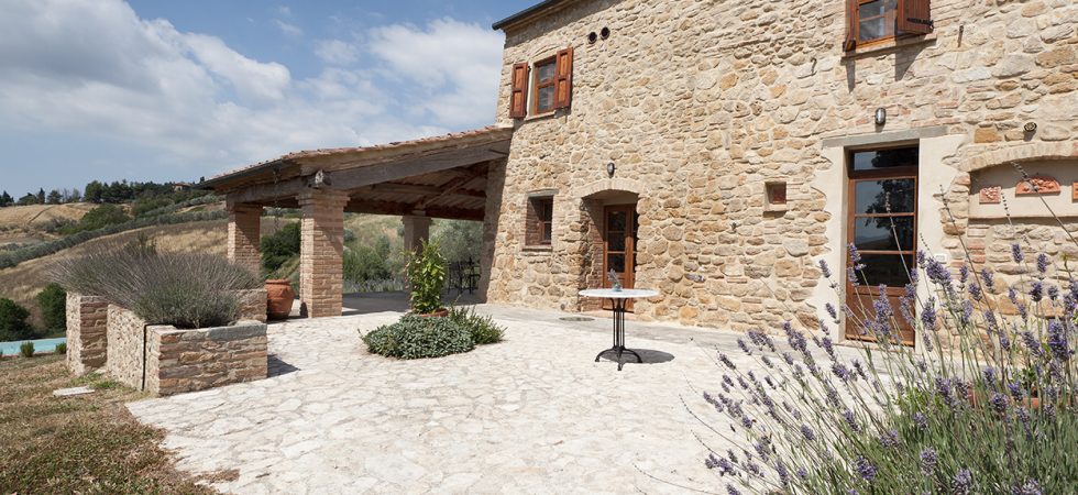 Beautifully restored farmhouse with panoramic swimming pool, Volterra, Pisa, Tuscany