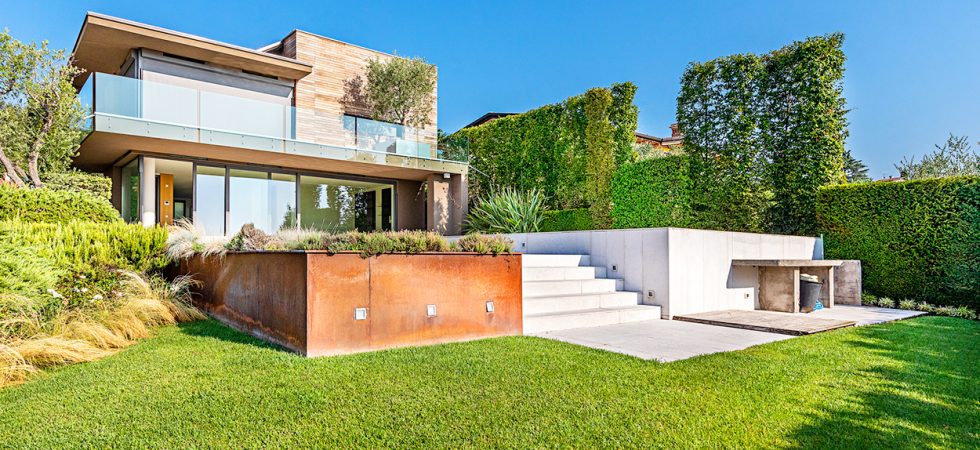 Modern & stylish 4 BDR villa with lake views, private pool, Soiano del Lago, Lake Garda