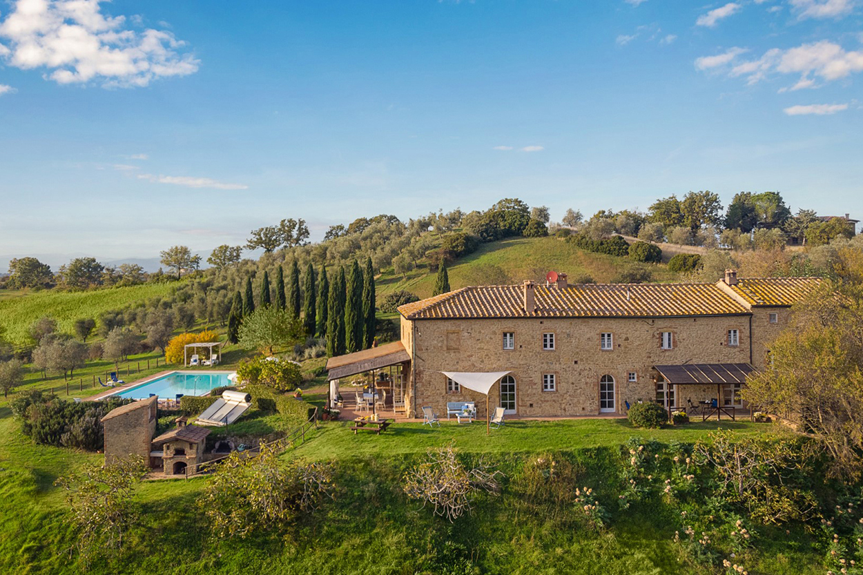 SUPERB FARMHOUSE WITH SWIMMINGPOOL, VINEYARDS, POMARANCE, PISA, TUSCANY