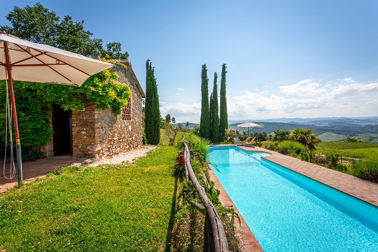 SUPERB 12 BDR COUNTRY HOUSE WITH PANORAMIC SWIMMING POOL, VOLTERRA, TUSCANY