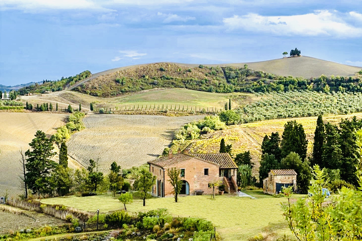 STUNNING FARMHOUSE WITH PANORAMIC SWIMMING POOL, PECCIOLI, PISA, TUSCANY