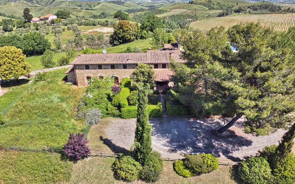 CHARMING 2 BDR TUSCAN STYLE HOUSE, PRIVATE GARDEN, MONTAIONE, FLORENCE, TUSCANY