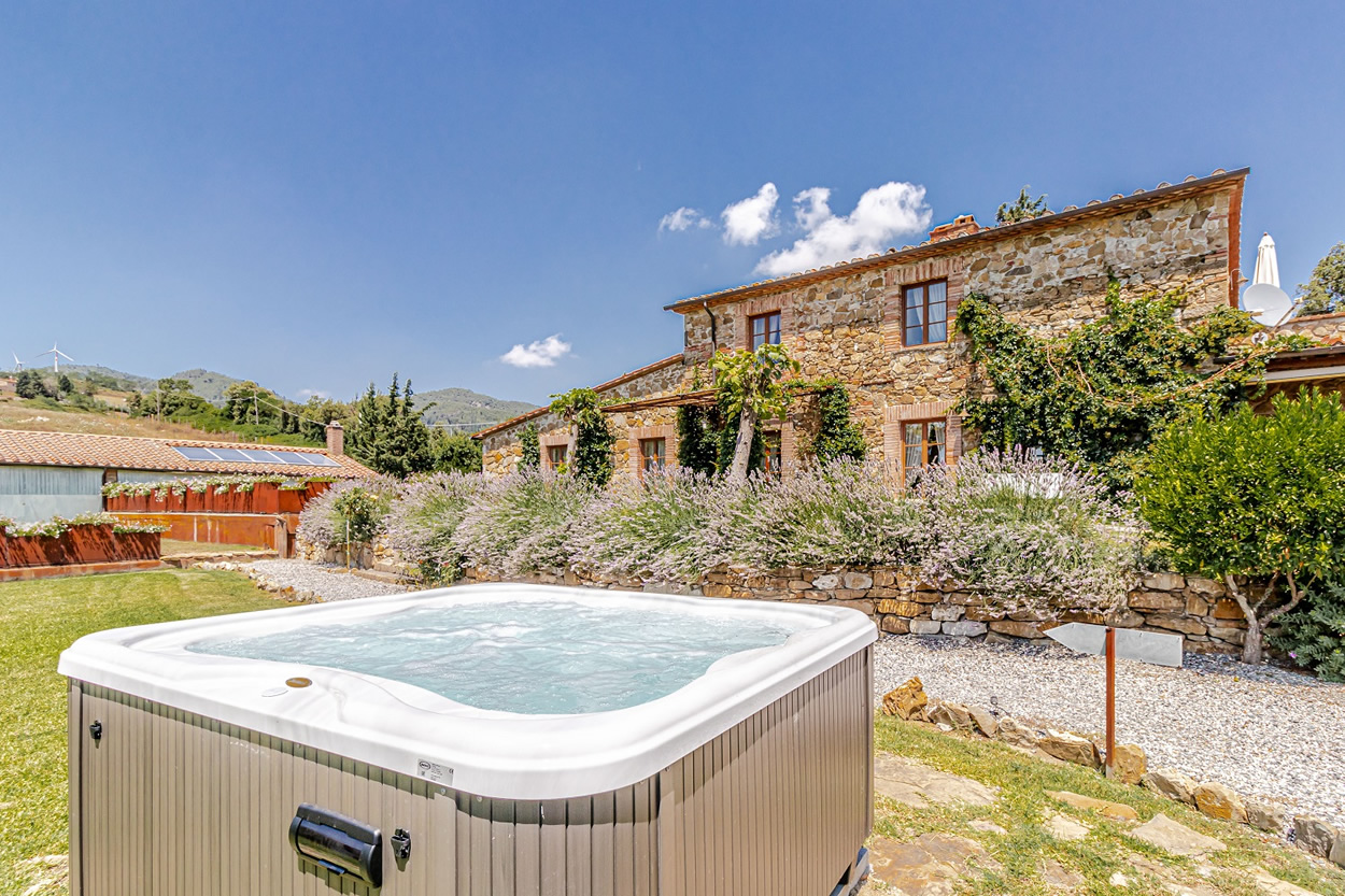 BEAUTIFUL 5 BDR FARMHOSUE WITH SWIMMING POOL, MONTECATINI VAL DI CECINA, PISA, TUSCANY