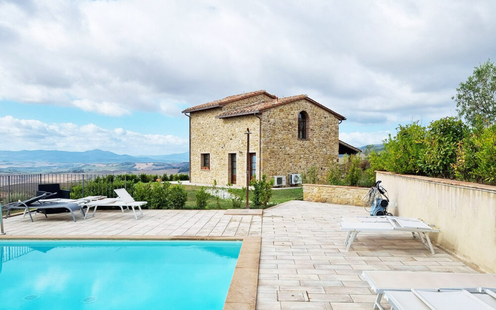 A+ RATING FARMHOUSE, 1 BDR, SHARED SALT WATER SWIMMING POOL, VOLTERRA, PISA TUSCANY