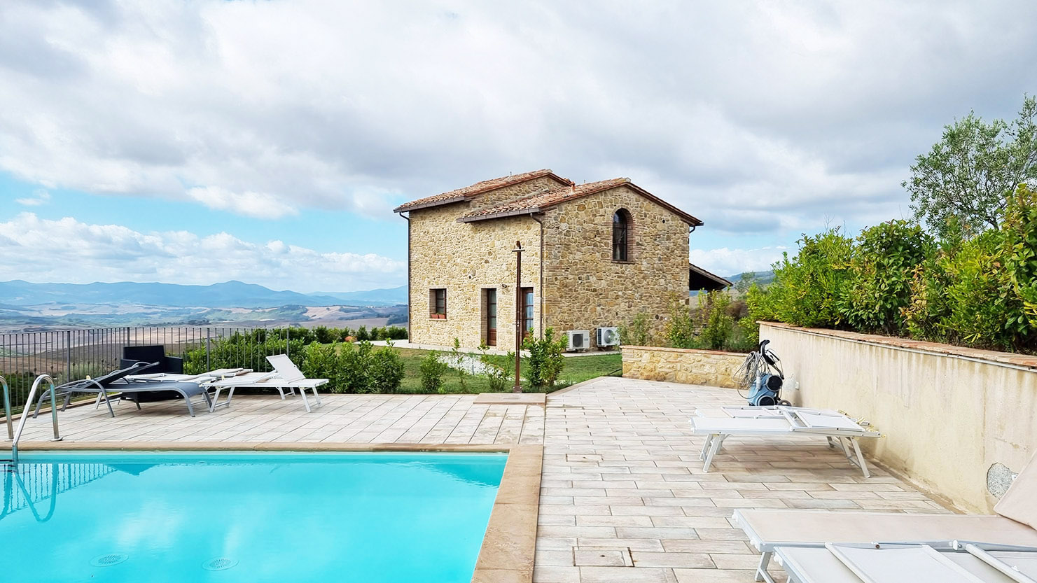 A+ RATING FARMHOUSE, 1 BDR, SHARED SALT WATER SWIMMING POOL, VOLTERRA, PISA TUSCANY