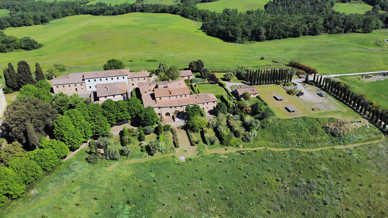 CHARMING 2-BDR APARTMENT, GARDEN, INFINITY POOL, VOLTERRA, PISA, TUSCANY