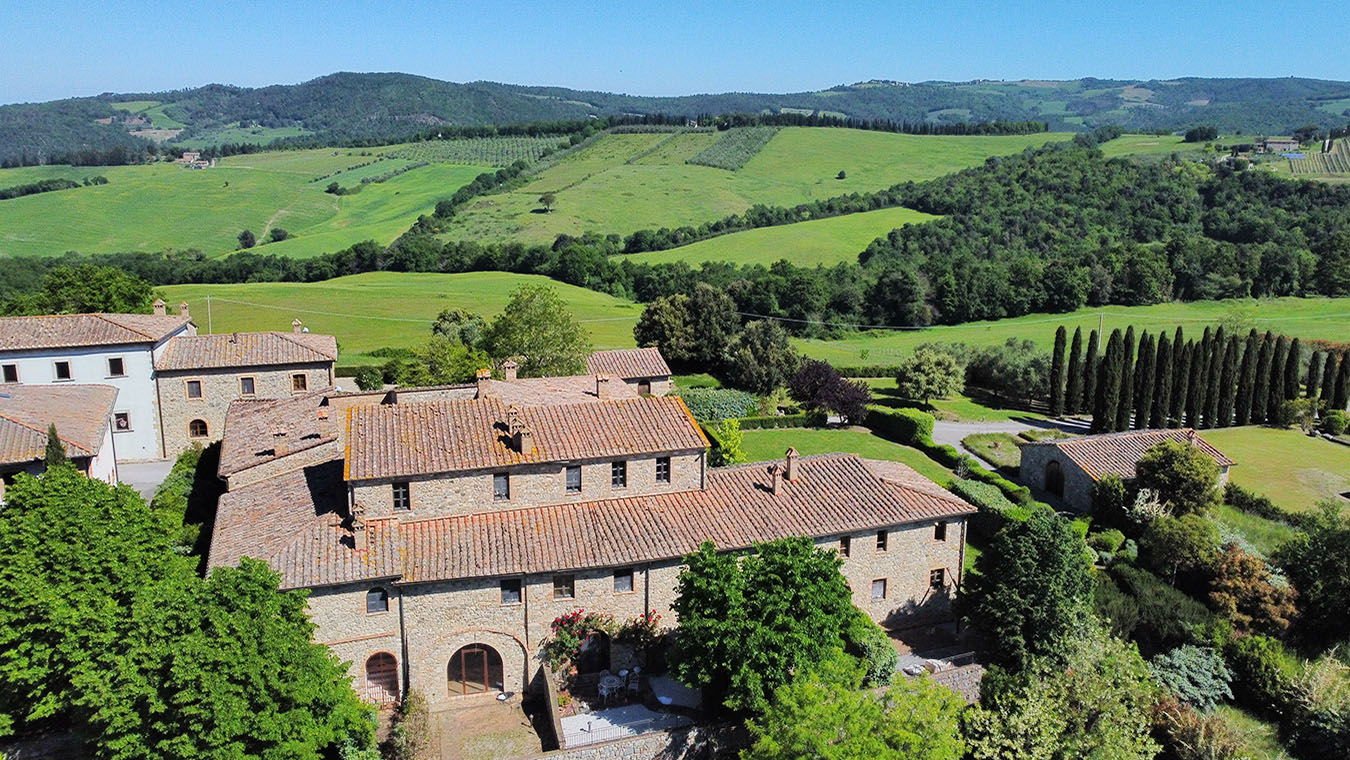 UNIQUE 2-BDR APARTMENT, GARDEN, INFINITY POOL, VOLTERRA, PISA, TUSCANY