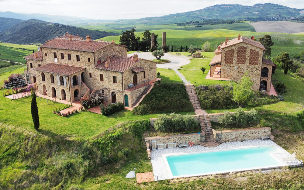 BEAUTIFULLY RESTORED 2+1 BEDROOM PROPERTY, PRIVATE GARDEN, SHARED SWIMMING POOL, VOLTERRA, PISA, TUSCANY