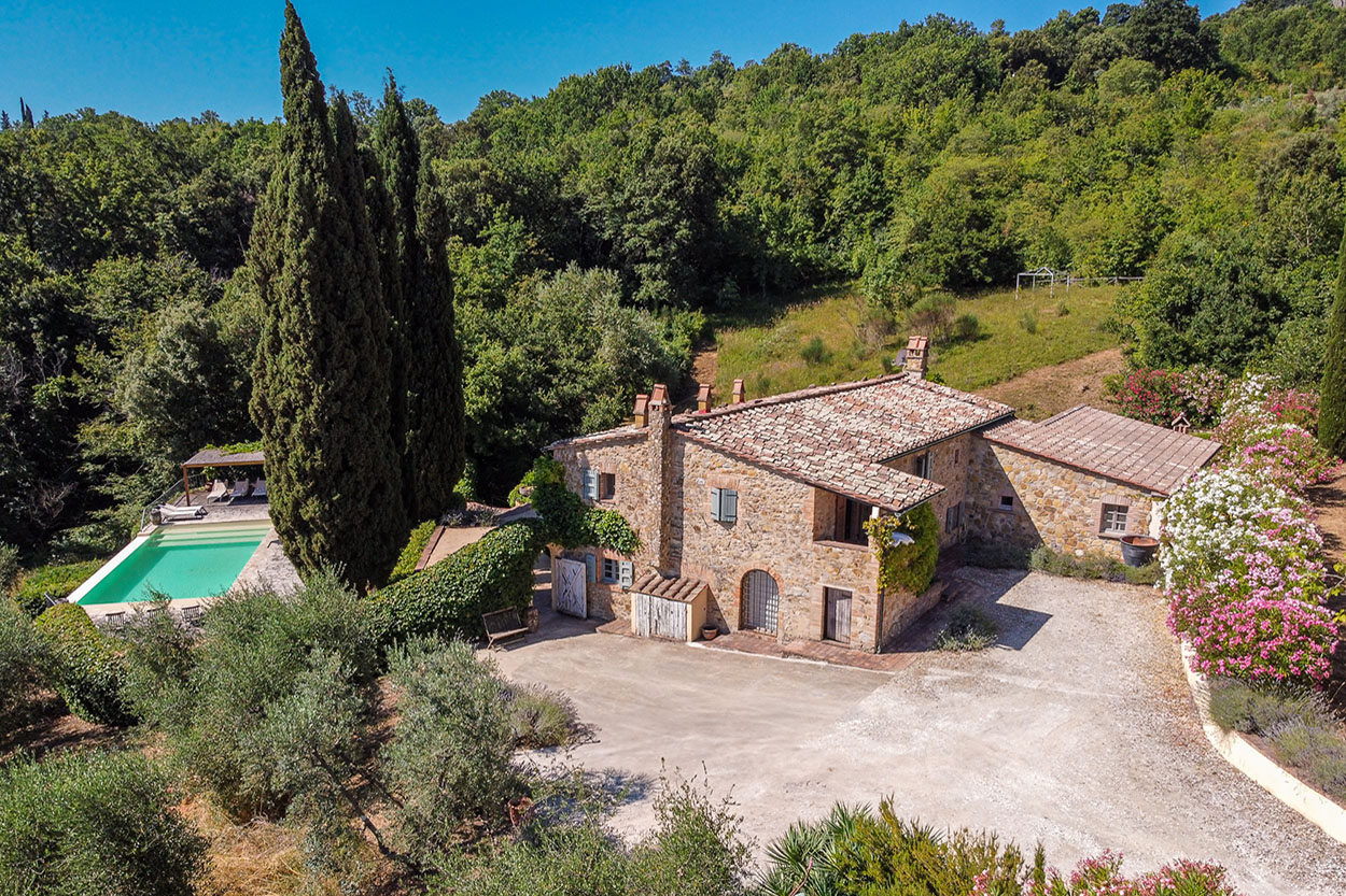 STUNNING TUSCAN VILLA WITH POOL AND OLIVE GROVE, MONTECATINI VAL DI CECINA, PISA, TUSCANY