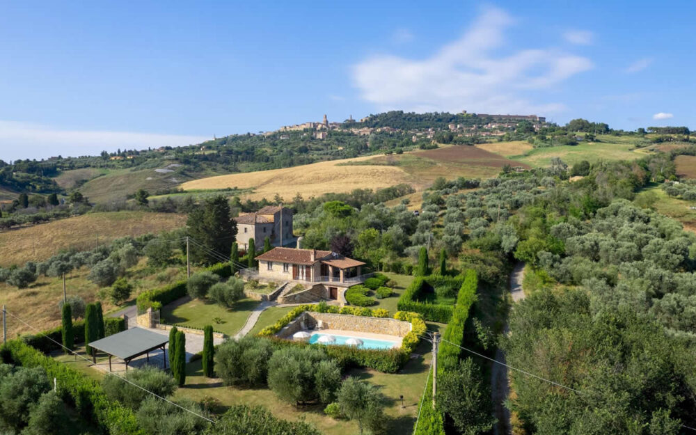 PANORAMIC 2 BDR FARMHOUSE WITH POOL IN VOLTERRA, PISA TUSCANY