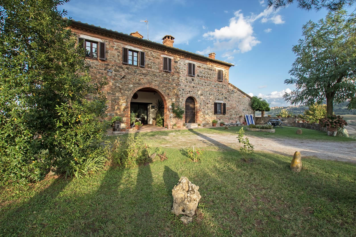 EXQUISITE 9 BDR FARMHOUSE, PANORAMIC SWIMMING POOL, MONTEPULCIANO, SIENA, TUSCANY