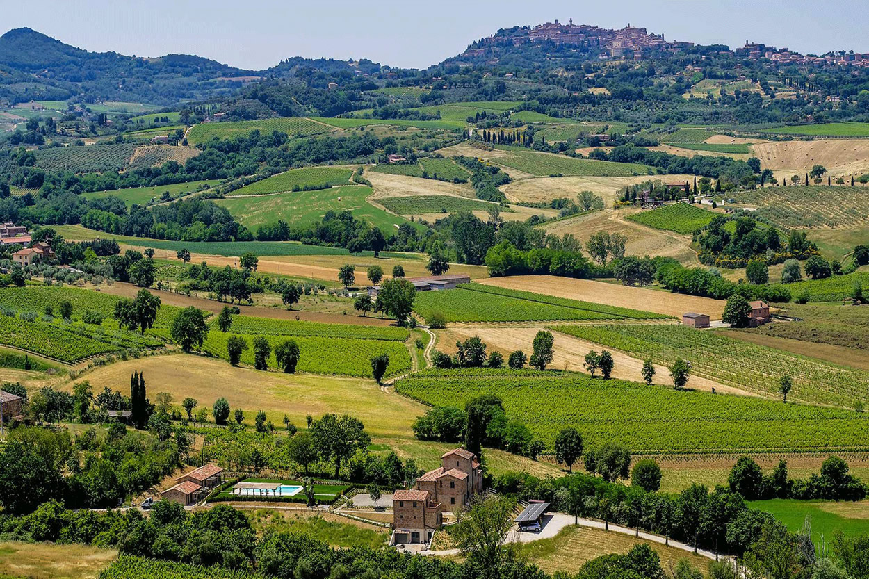 ENCHANTING 9 BDR TUSCAN ESTATE WITH PANORAMIC SWIMMING POOL, MONTEPULCIANO, SIENA, TUSCANY