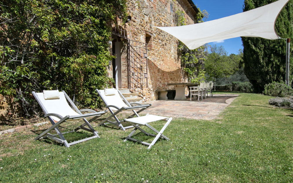 STUNNING 8 BDR FARMHOUSE WITH SALTED SWIMMING POOL, MONTALCINO, SIENA, TUSCANY