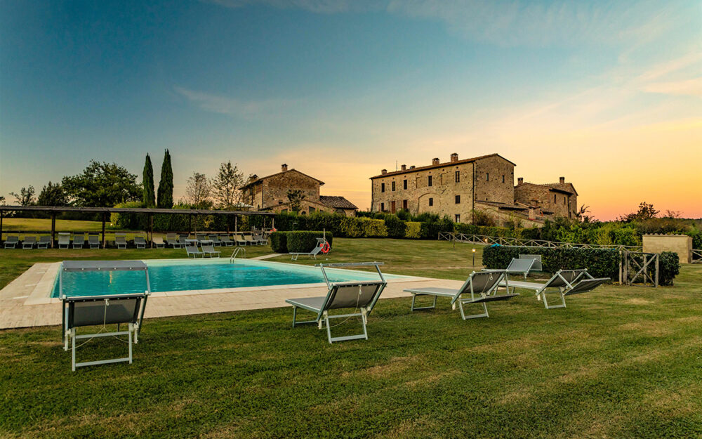 CHARMING 3 BDR APARTMENT, GARDEN, SHARED POOL, COLLE VAL D’ELSA, SIENA, TUSCANY