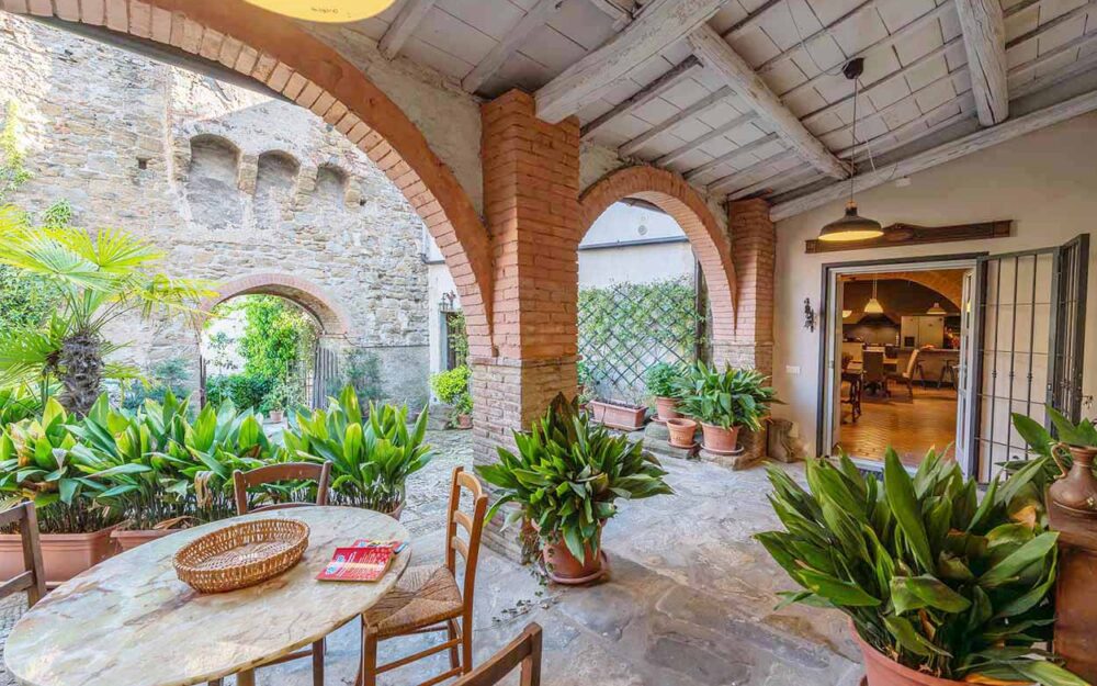 ELEGANT 3 BDR APARTMENT, GARDEN, HISTORIC CENTER OF CASTIGLION FIORENTINO, AREZZO, TUSCANY