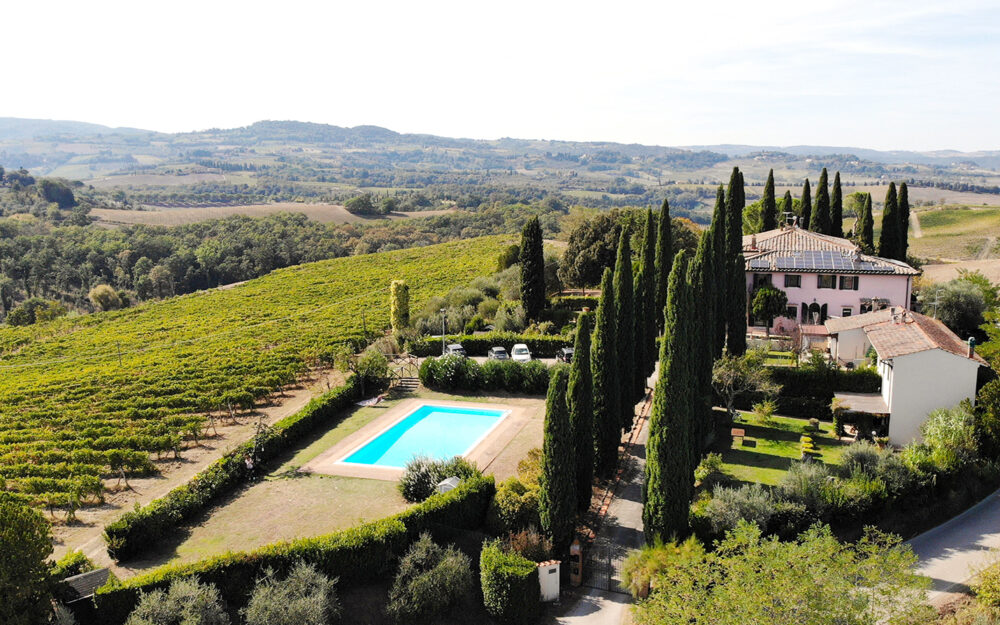 CHARMING 4 BDR SEMI DETACHED FARMHOUSE WITH SHARED POOL, SAN GIMIGNANO, SIENA, TUSCANY