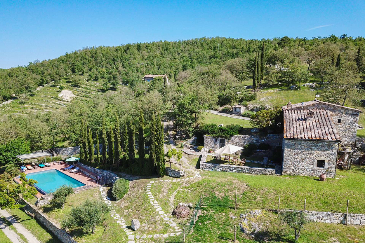 AMAZING 10 BDR FARMHOUSE, INFINITY POOL, OLIVE GROVE, VINEYARD, RADDA IN CHIANTI, SIENA, TUSCANY