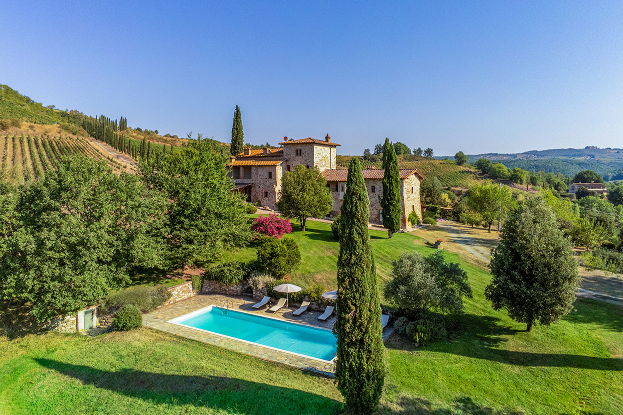 STUNNING 10 BDR FARM WITH VINEYARD, OLIVE GROVE & SWIMMING POOL, CASTELNUOVO BERARDENGA, SIENA, TUSCANY